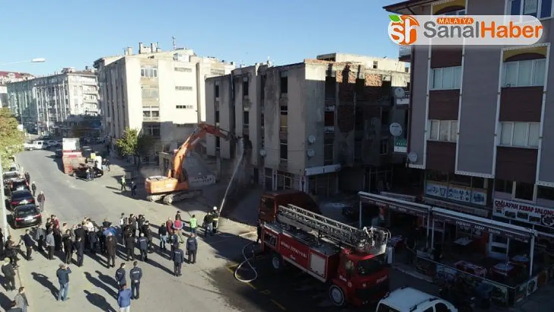 Sivas'ta metruk binalar binalar yıkılıyor