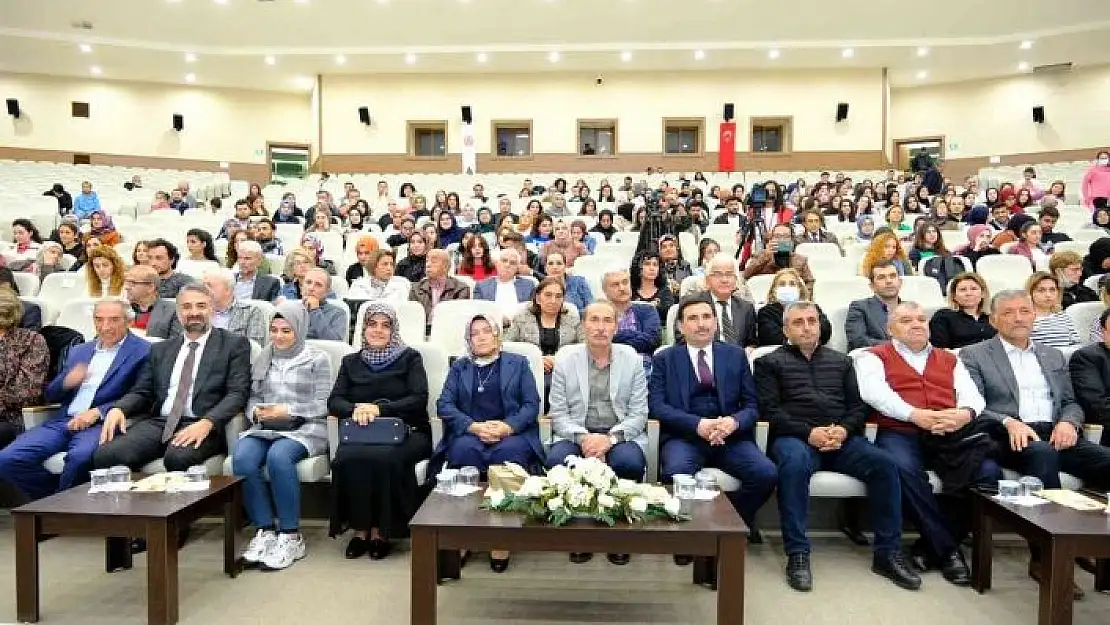 'Sivas´ta ''Ömürlük Şarkılar Şarkılaşan Ömürler'' konseri düzenlendi'