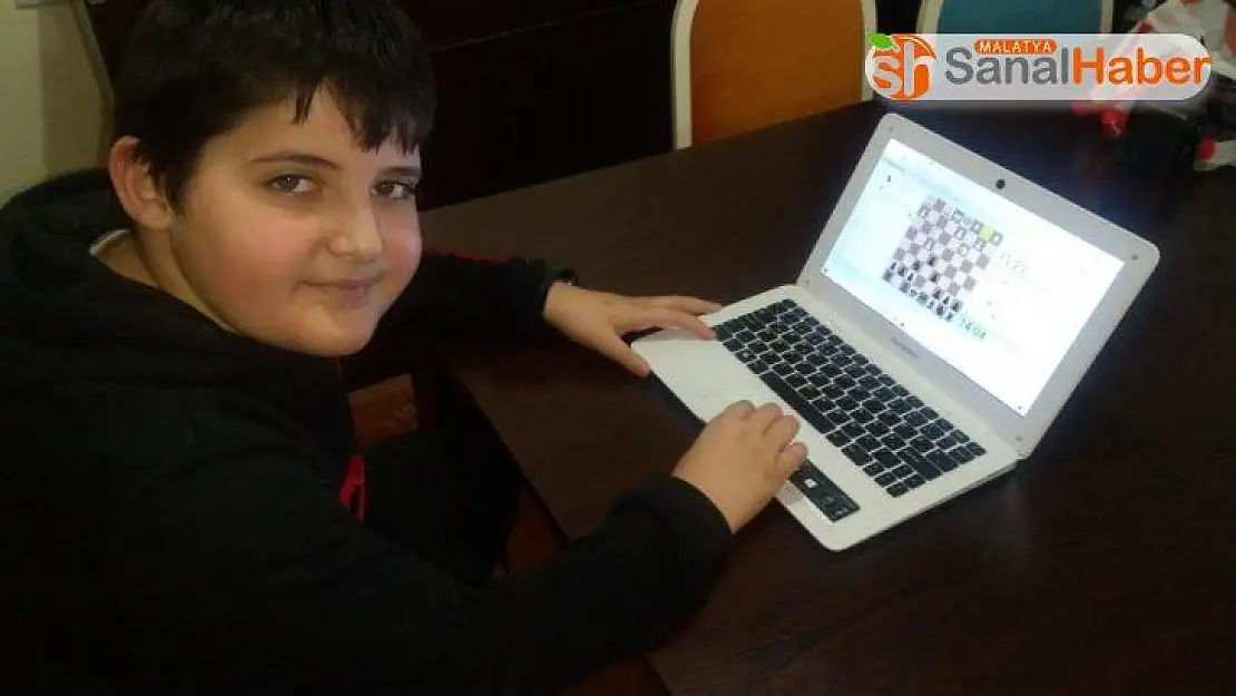 Sivas'ta online 'şah-mat' mücadelesi
