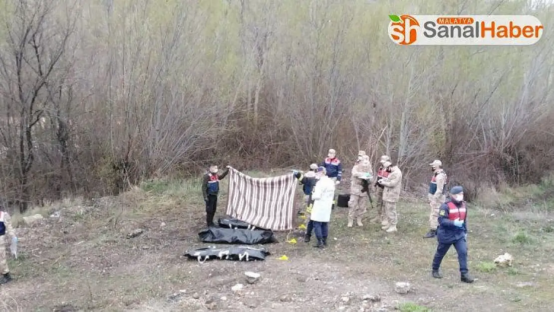 Sivas'ta otomobil dereye uçtu: 4 ölü