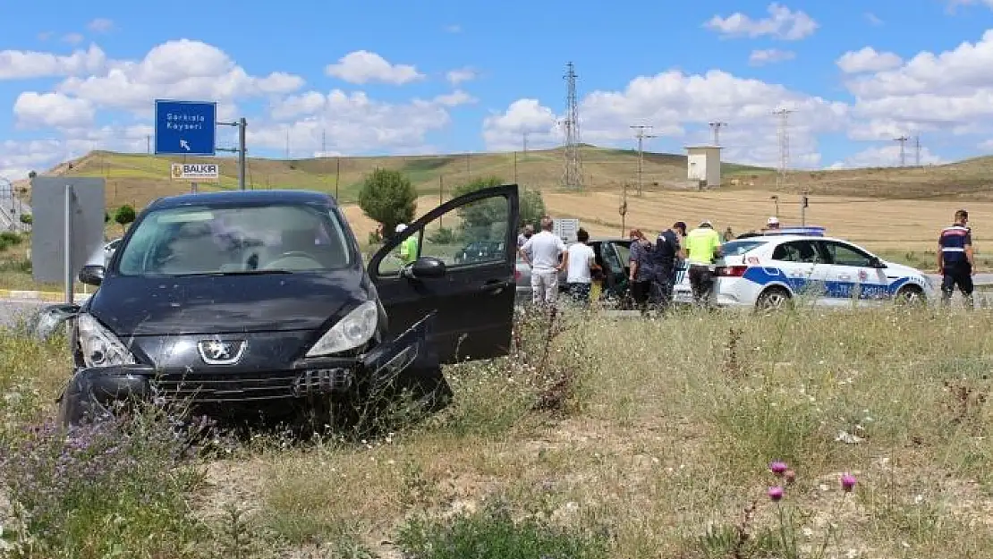 'Sivas´ta otomobiller çarpıştı: 1 yaralı'