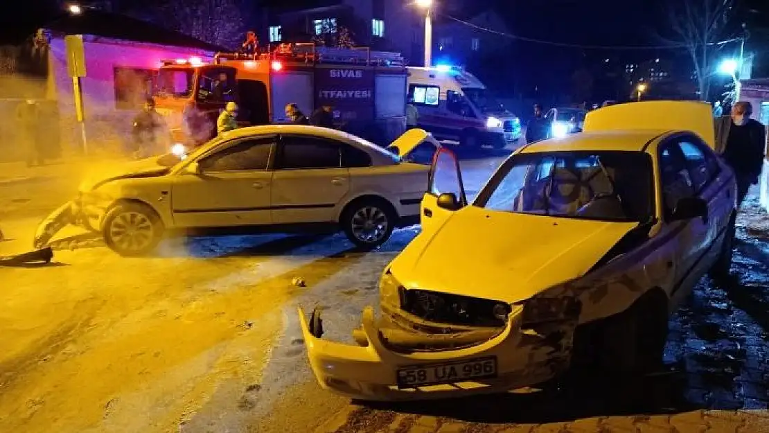 'Sivas´ta otomobiller çarpıştı: 2 yaralı'