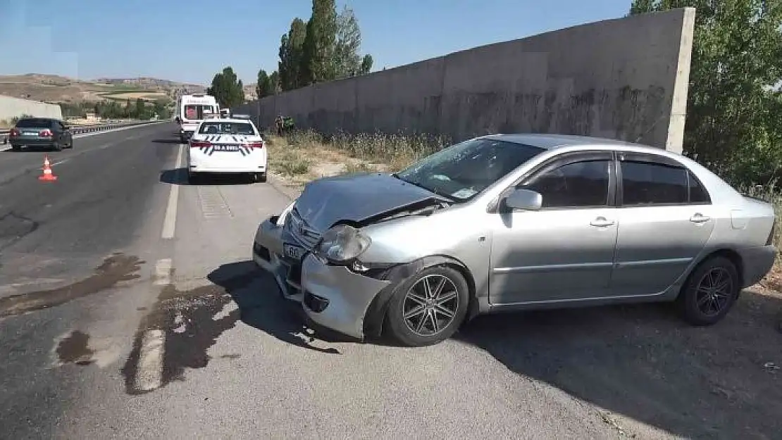 'Sivas´ta otomobiller çarpıştı: 4´ü çocuk 13 yaralı'