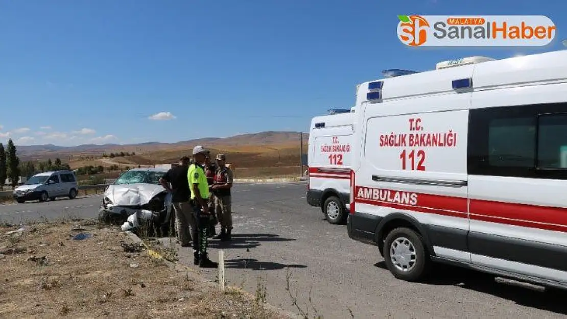 Sivas'ta otomobiller çarpıştı: 6 yaralı