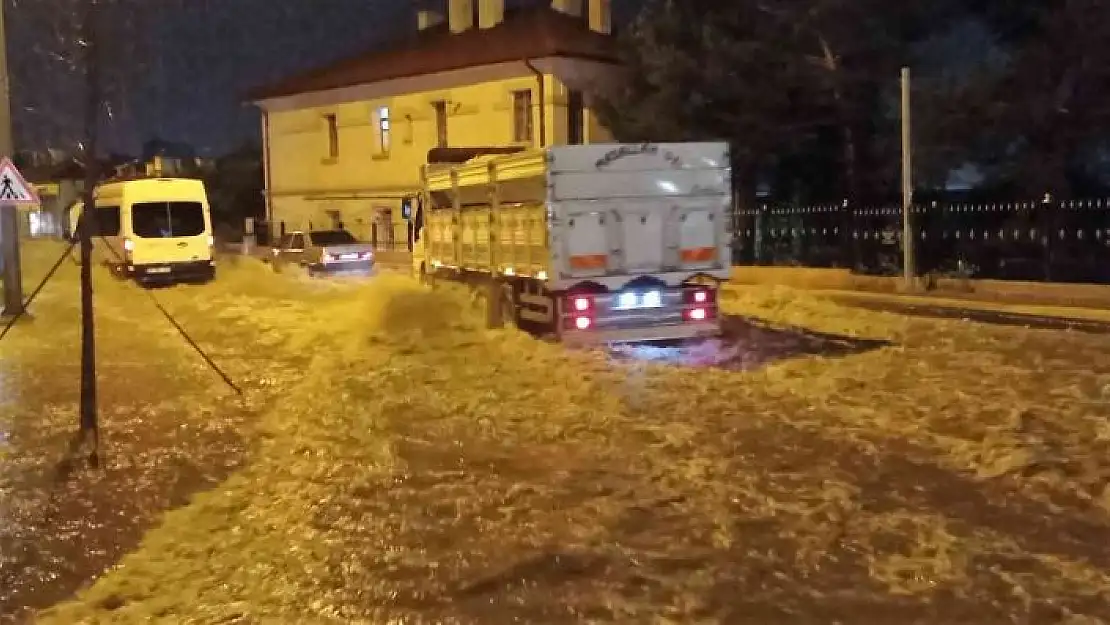 'Sivas´ta sağanak yağış su baskınlarına neden oldu'