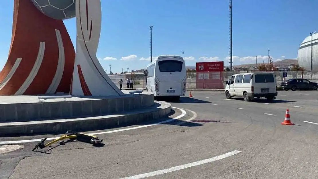 'Sivas´ta scooter´lu çocuk ile minibüs çarpıştı: 1 ölü'