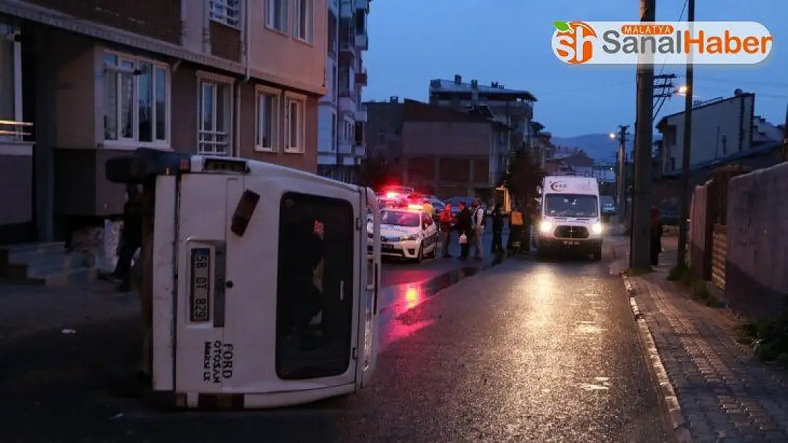 Sivas'ta trafik kazası : 2 yaralı