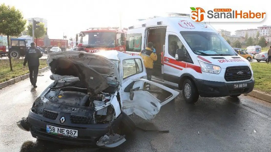Sivas'ta trafik kazası: 1'i ağır 4 yaralı