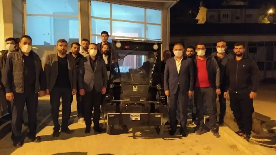 'Sivas´ta üretildi, bu elektrikli otomobil kendi kendini şarj ediyor'