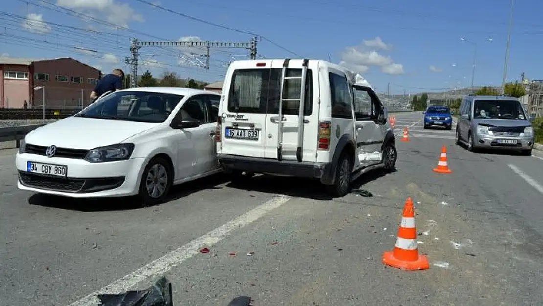 'Sivas´ta zincirleme trafik kazası: 3 yaralı'