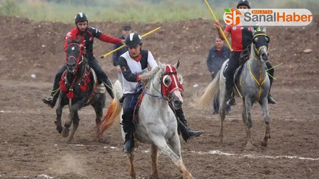 Sivas'taki atlı cirit müsabakaları sona erdi