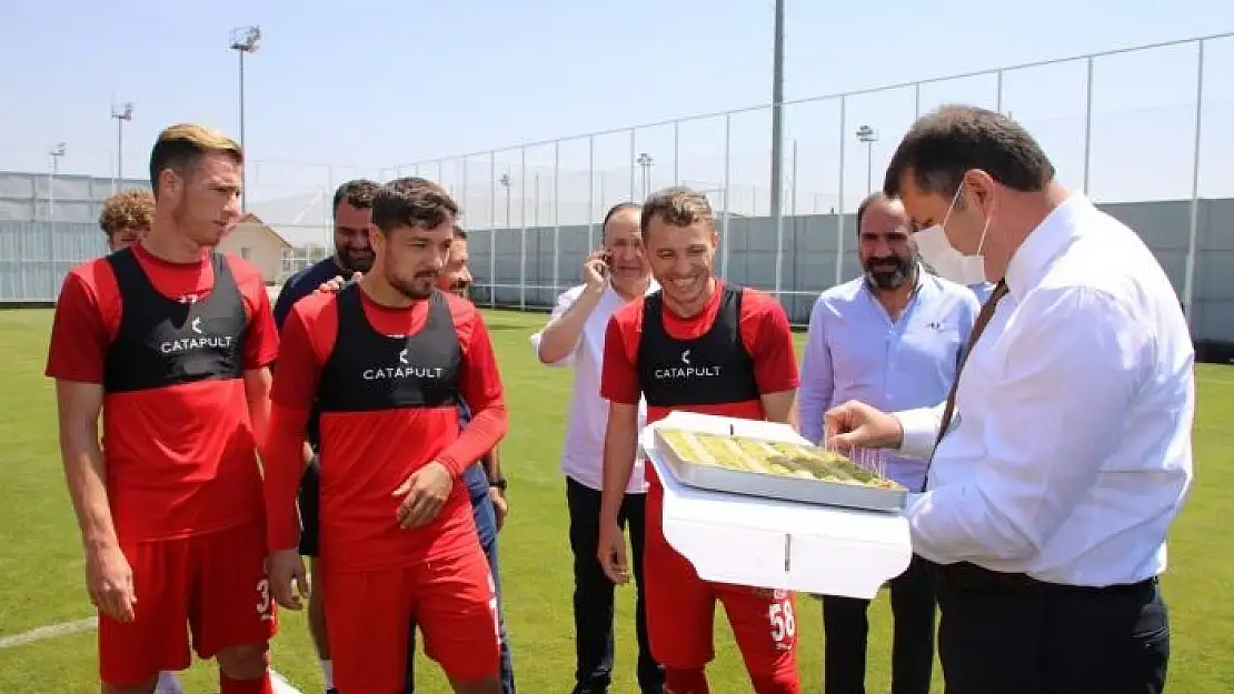 'Sivas Valisi´nden, Sivasspor´a UEFA maçı öncesi baklava dopingi'