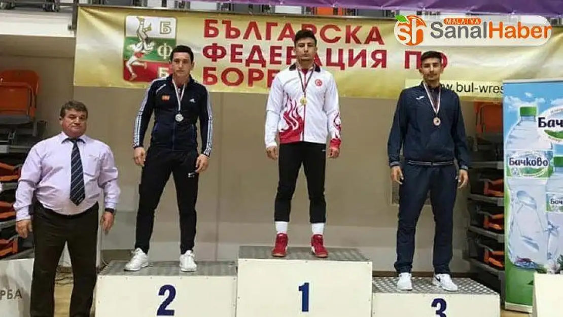 Sivaslı güreşçiler Bulgaristan'dan dereceyle döndü