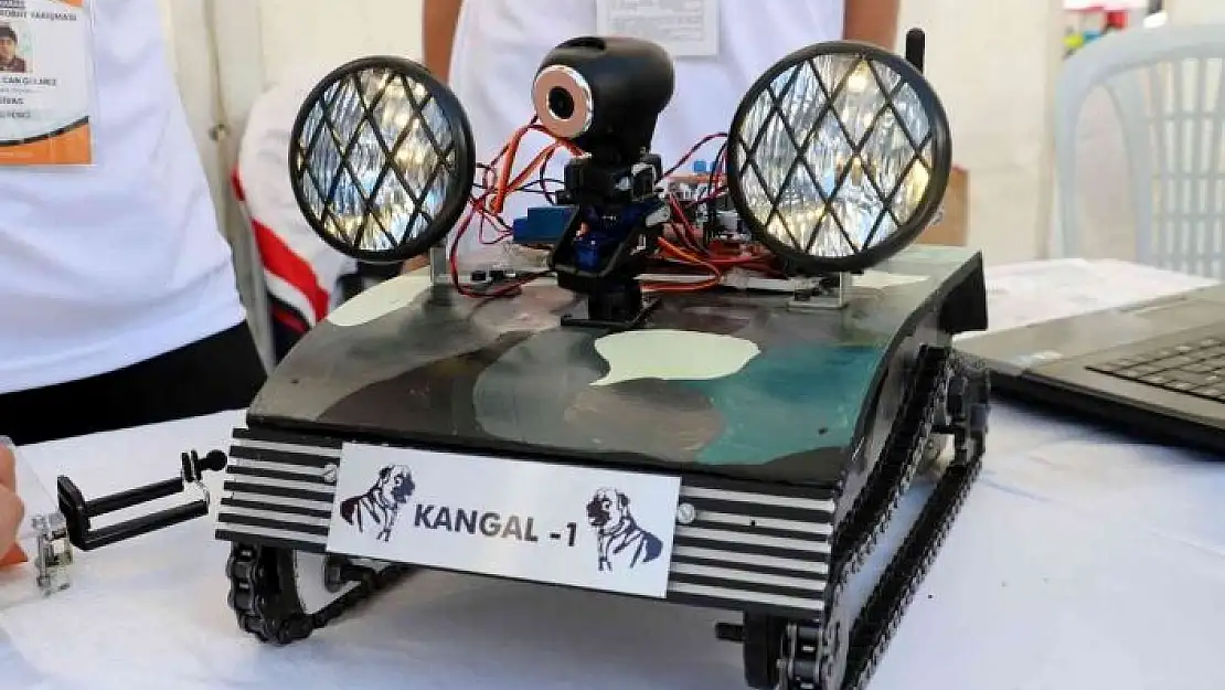 'Sivaslı öğrenciler Kangal kadar sadık robot yaptı'