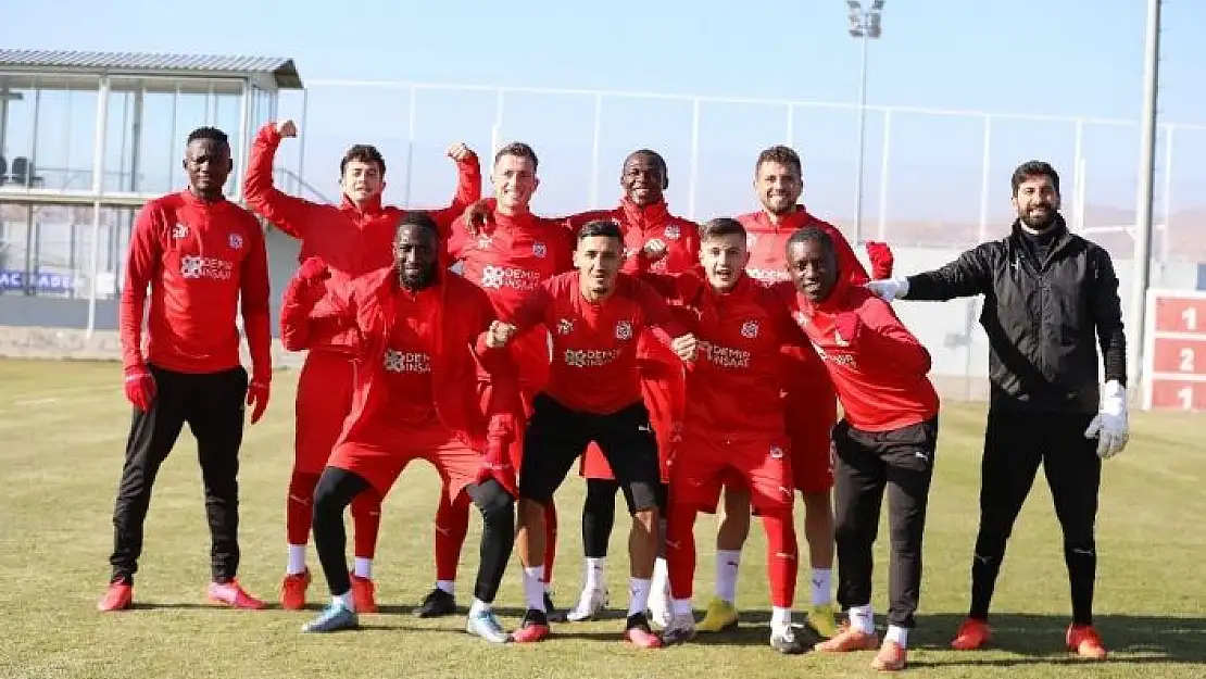 'Sivasspor´da 2 kişinin korona virüs testi pozitif çıktı'