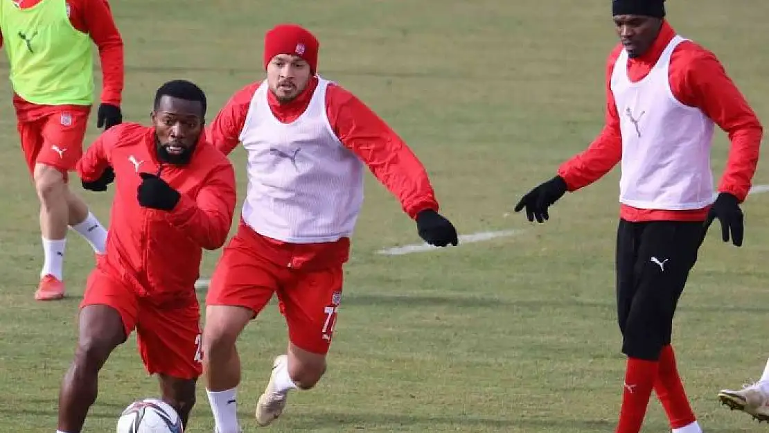 'Sivasspor´da Ahmet ve Cofie ceza sınırında'