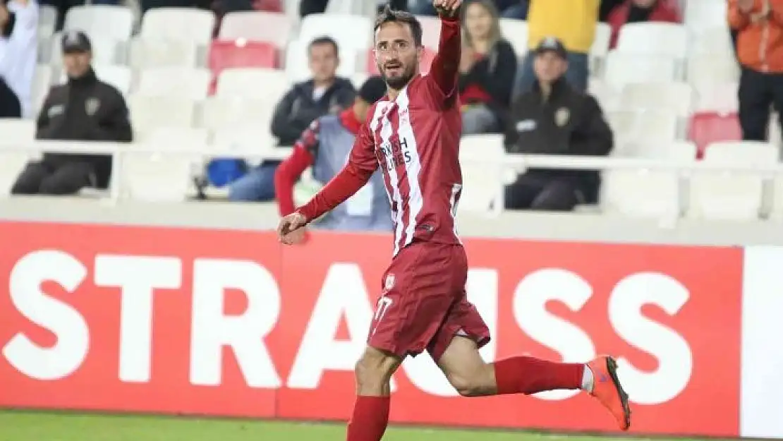 'Sivasspor´da Erdoğan Yeşilyurt gol sayısını 2´ye çıkardı'