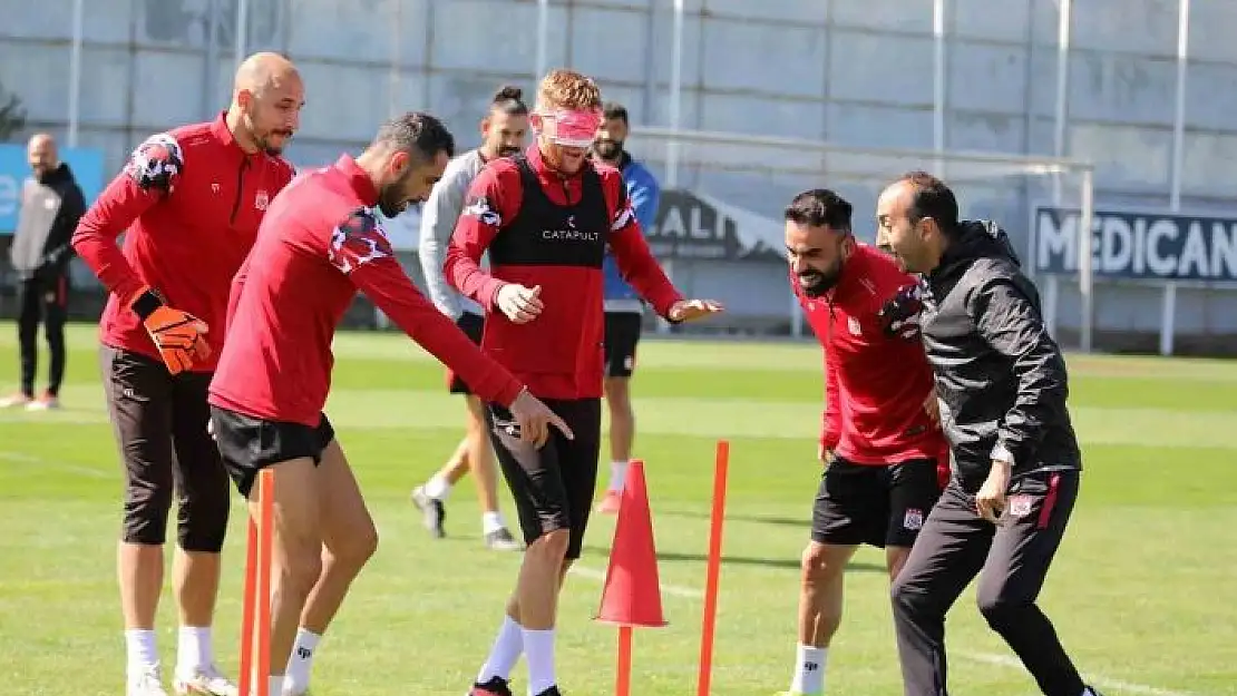 'Sivasspor´da futbolculara gözü kapalı antrenman'