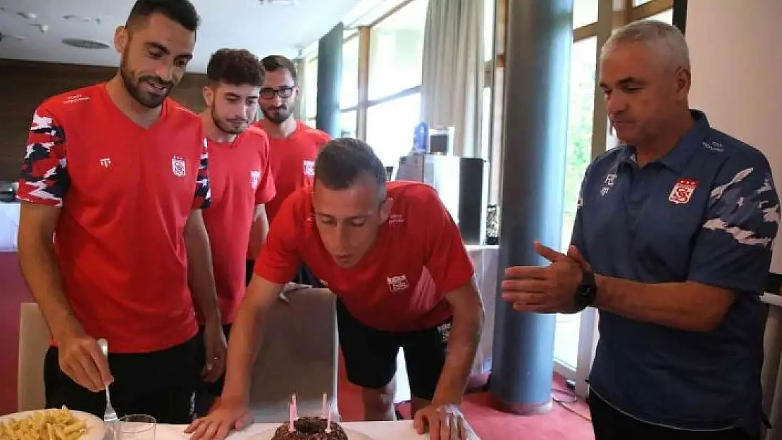 'Sivasspor´da kaptan Hakan Arslan´a sürpriz doğum günü'
