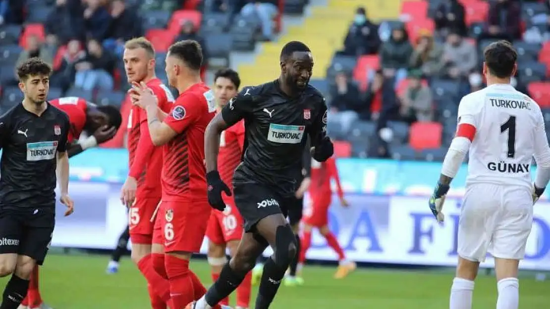 'Sivasspor´da Mustapha Yatabare kırmızı kart gördü!'