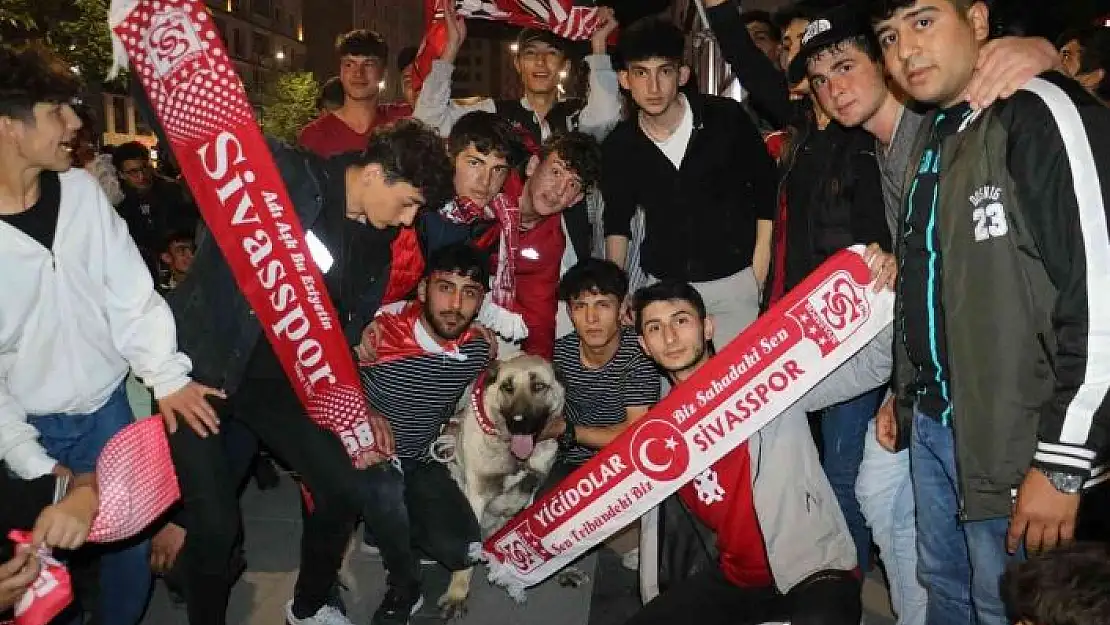 'Sivasspor´da taraftarların kupa sevinci sürüyor'