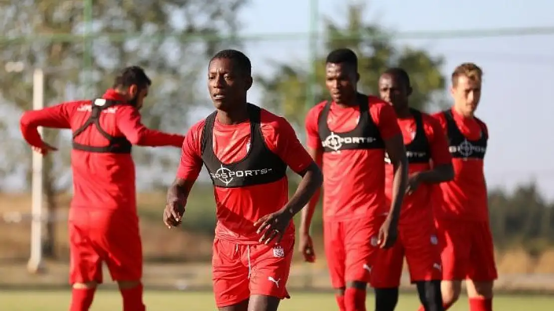 'Sivasspor günü çift idmanla tamamladı'