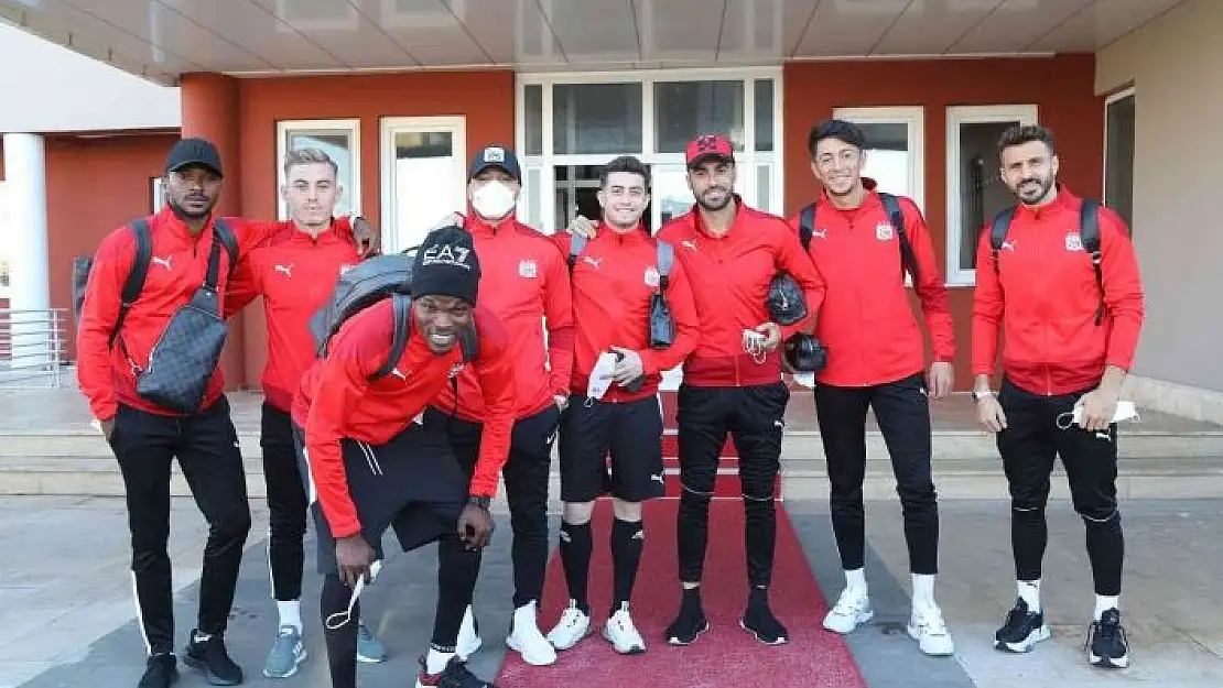 'Sivasspor kafilesi Alanya´ya ulaştı'