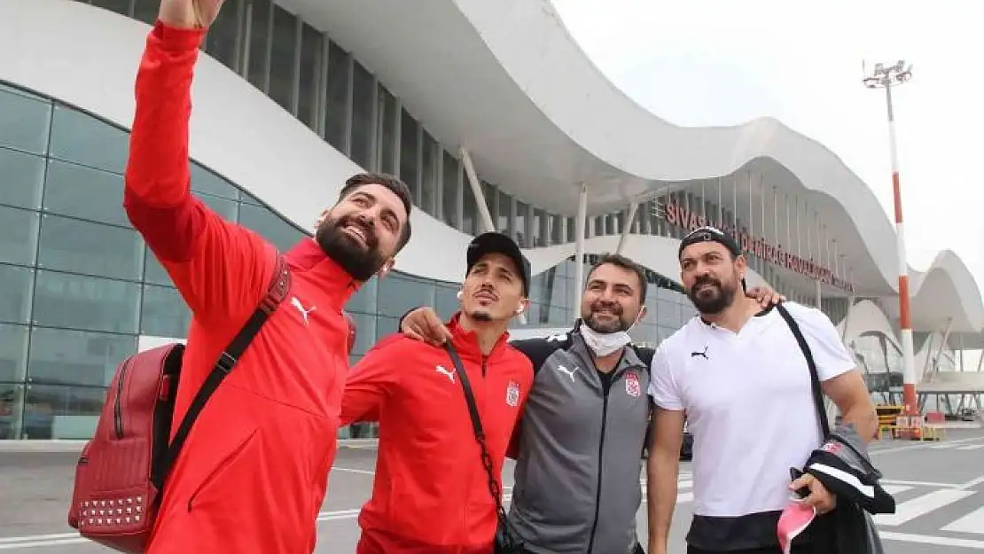'Sivasspor kafilesi İzmir´e ulaştı'