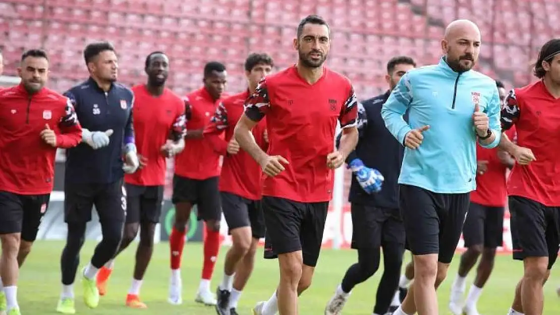 'Sivasspor´un formaları havaalanında kayboldu!'