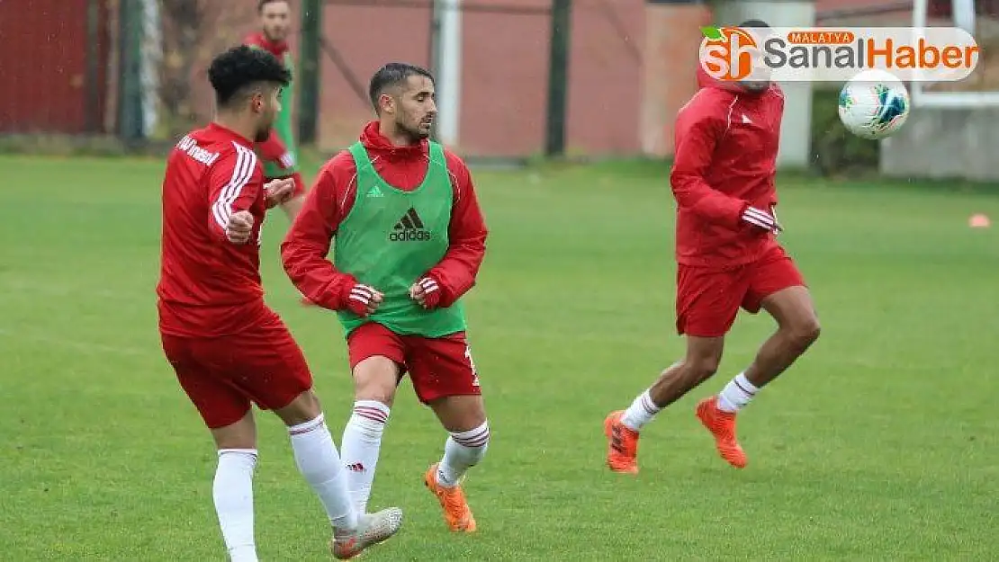 Sivasspor yağmur altında çalıştı