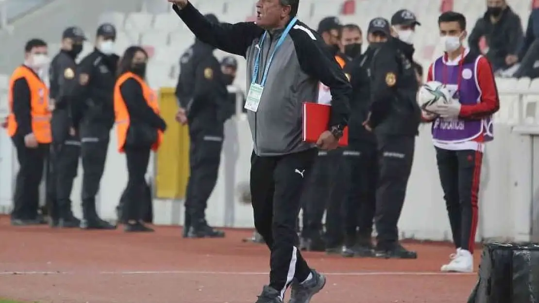 'Sivasspor Yardımcı Antrenörü Bülent Albayrak, maçta kırmızı kart gördü'