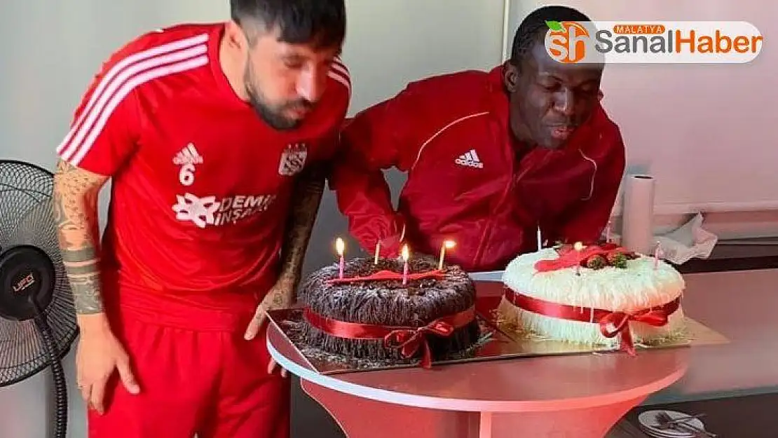 Sivassporlu futbolculara sürpriz kutlama