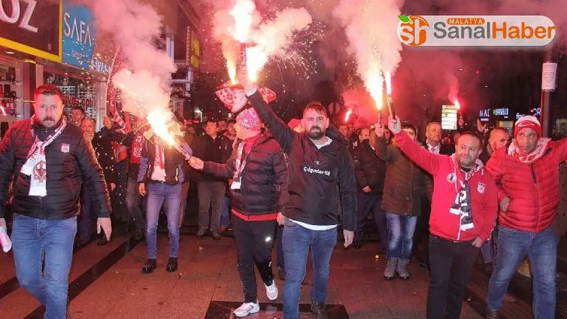 Sivassporlu taraftarlardan hakemlere yürüyüşlü tepki