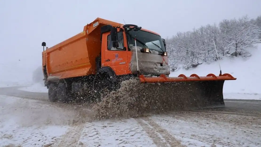 'Sivasta 158 yerleşim yolu araç ulaşımına kapalı'