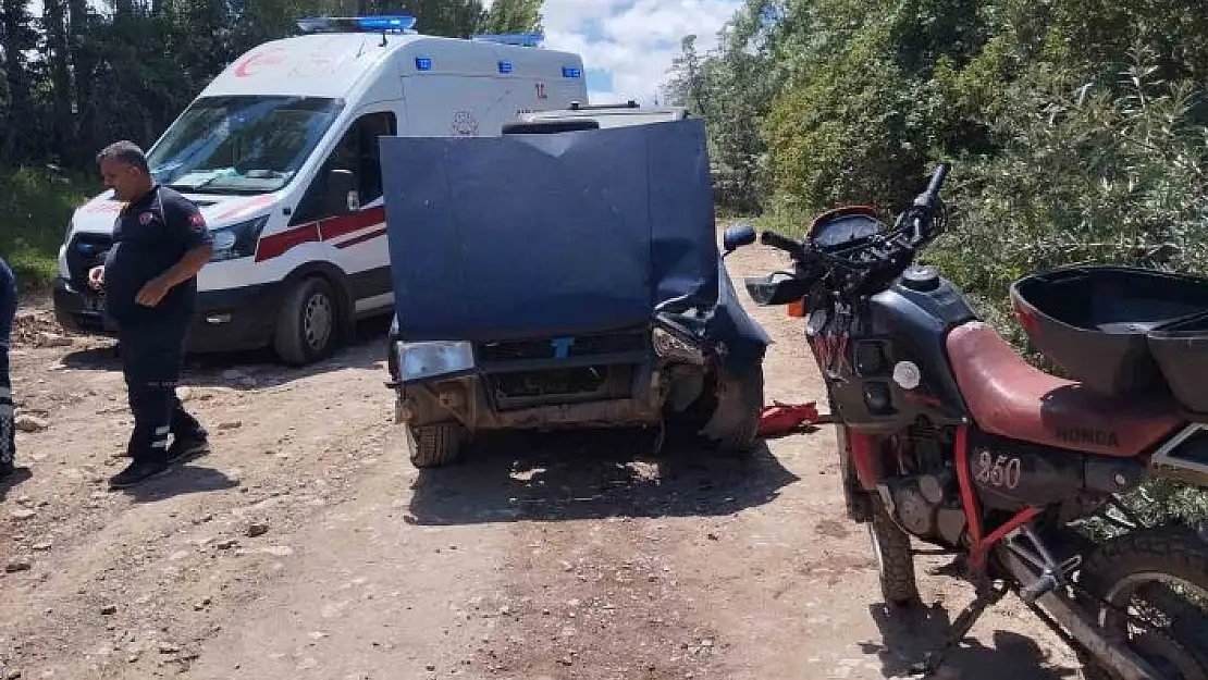 'Sivasta motosikletle otomobil çarpıştı: 2 yaralı'