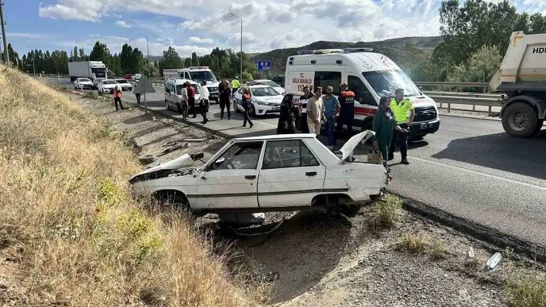 'Sivasta otomobil devrildi: 1 ölü, 4 yaralı'