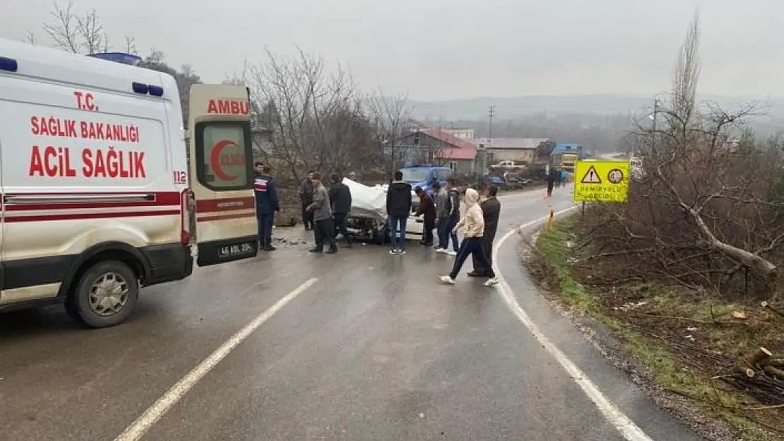 'Sivil polis aracı ile otomobil çarpıştı'