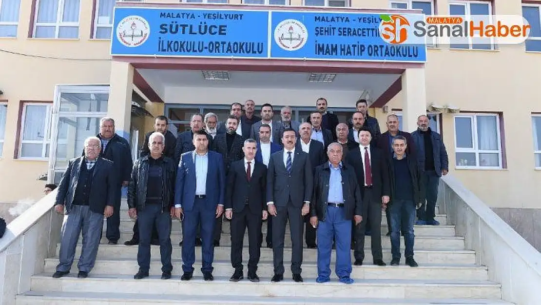 Siyasilerden  okul ziyareti