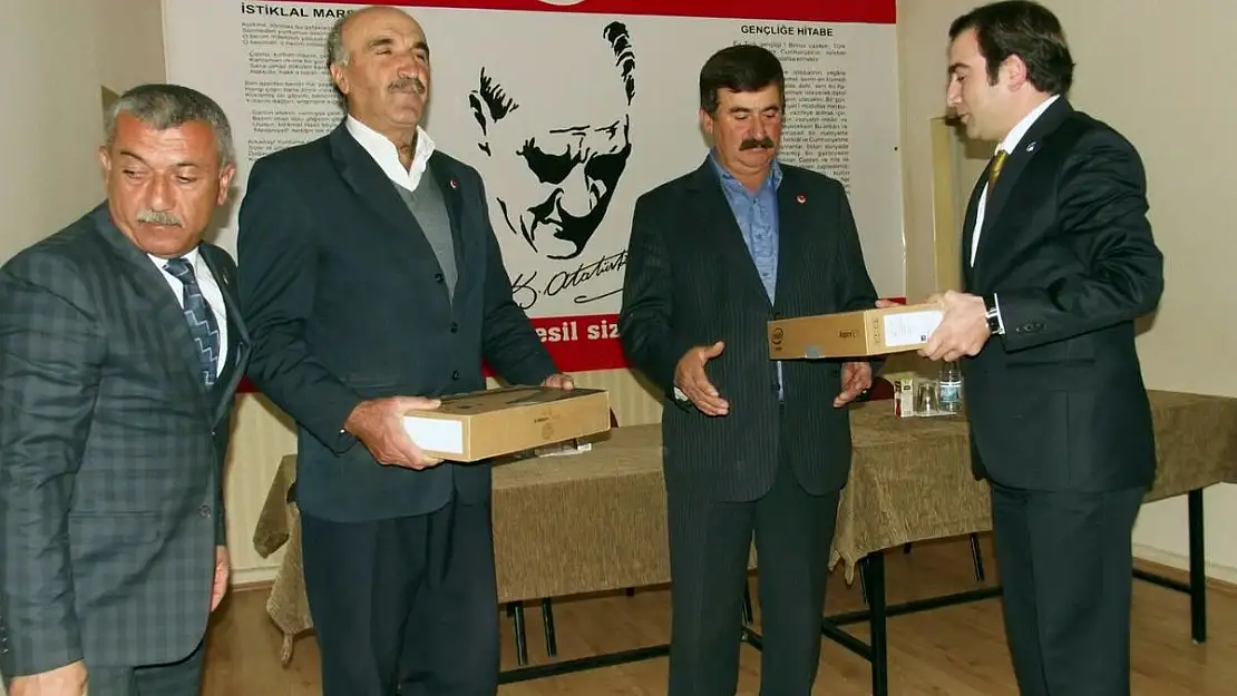 MUHTARLARA BİLGİSAYAR DAĞITILDI
