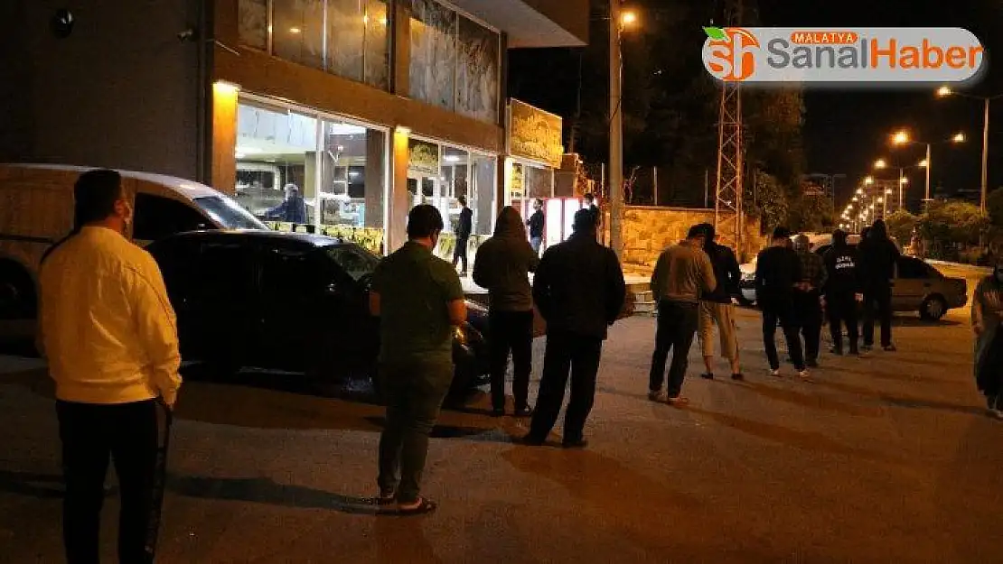 Sokağa çıkma kısıtlamasının ardından fırınlarda kuyruk oluştu