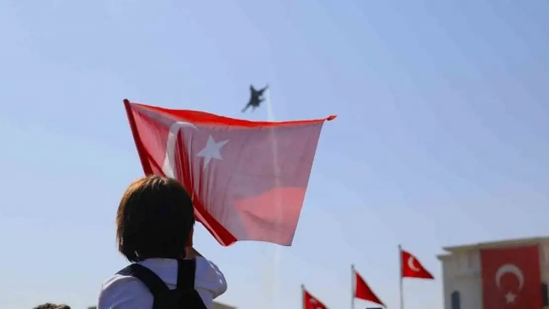 'SOLOTÜRK, Elazığ´ı selamladı'