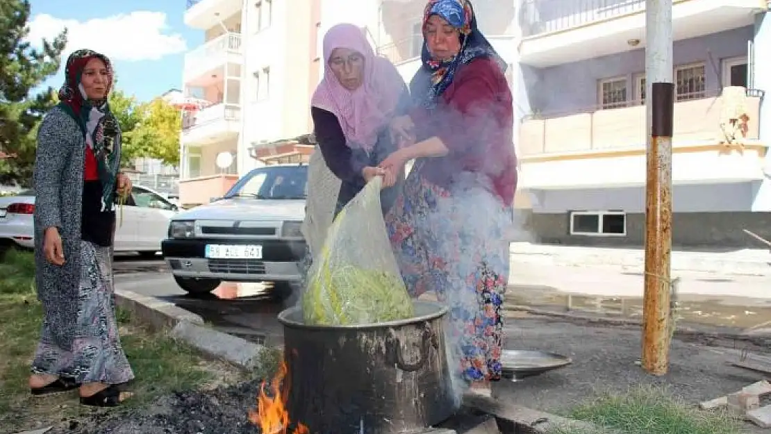 'Sonbaharla beraber kadınların turşu mesaisi başladı'