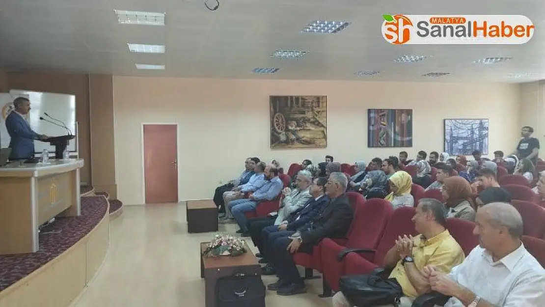 Sosyal Bilimler Akademisi açılışında 'Kent ve Siyaset' sunumu