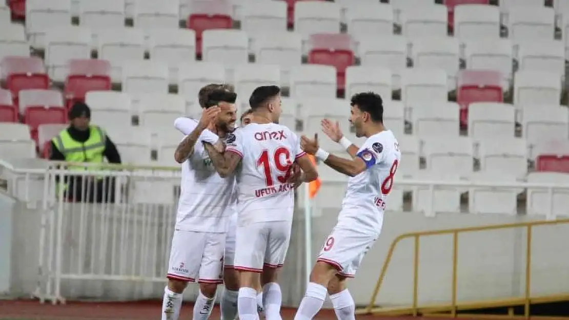 'Spor Toto Süper Lig: DG Sivasspor: 0 - Antalyaspor: 2 (İlk yarı)'