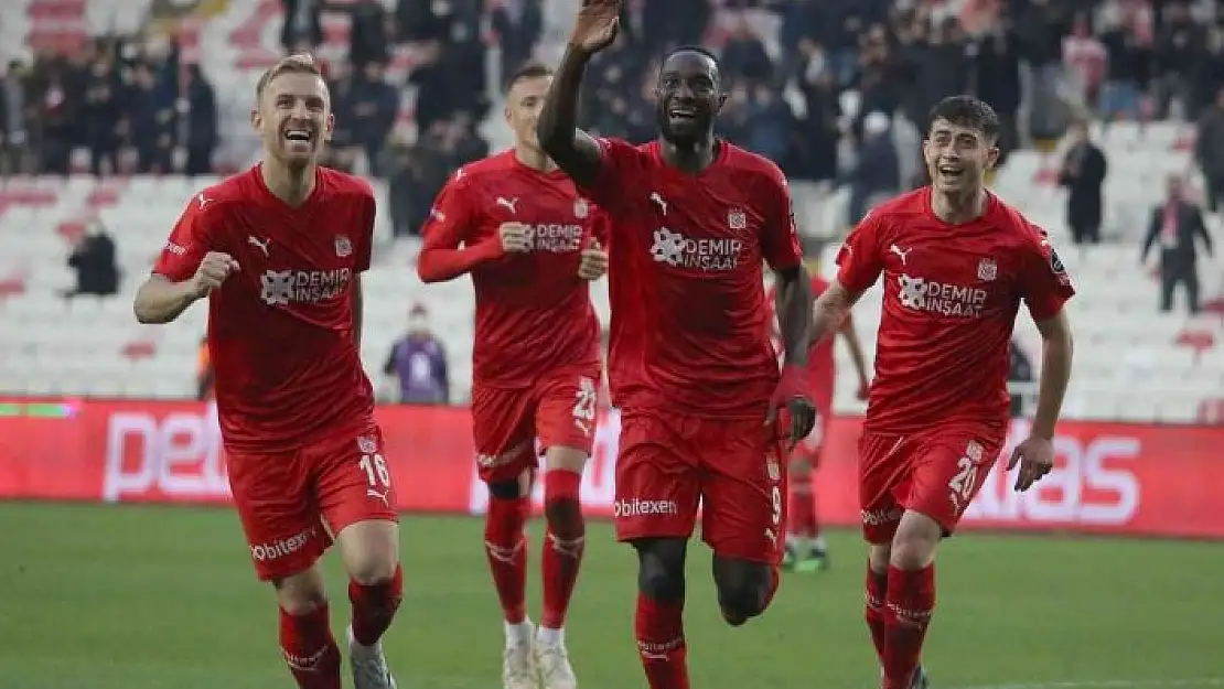 'Spor Toto Süper Lig: DG Sivasspor: 2 - Hatayspor: 0 (İlk yarı)'