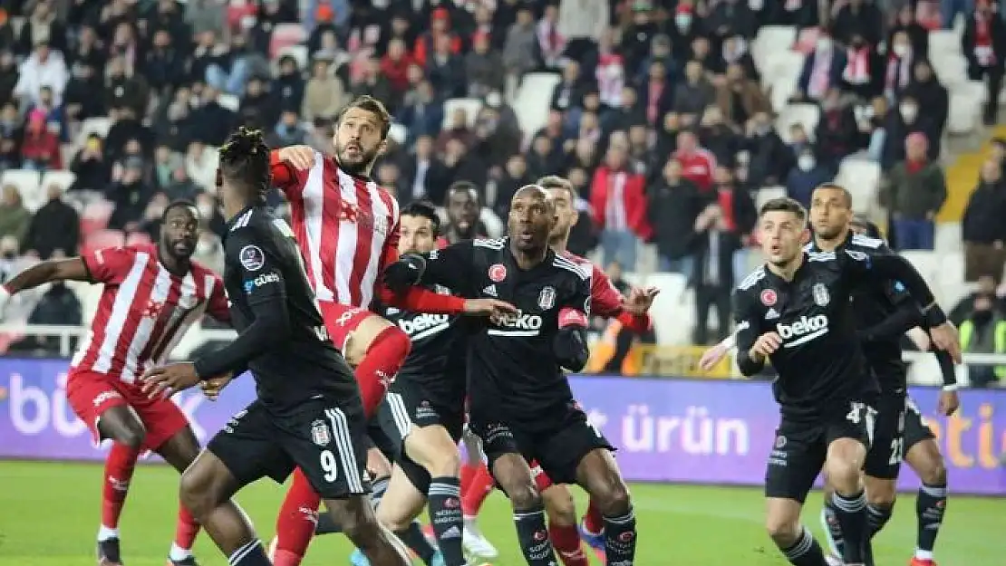 'Spor Toto Süper Lig: Sivasspor: 1 - Beşiktaş: 2 (İlk yarı)'