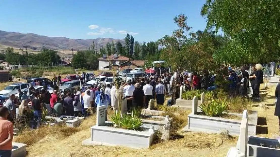 'Suda boğulan çocuk son yolculuğuna uğurlandı'