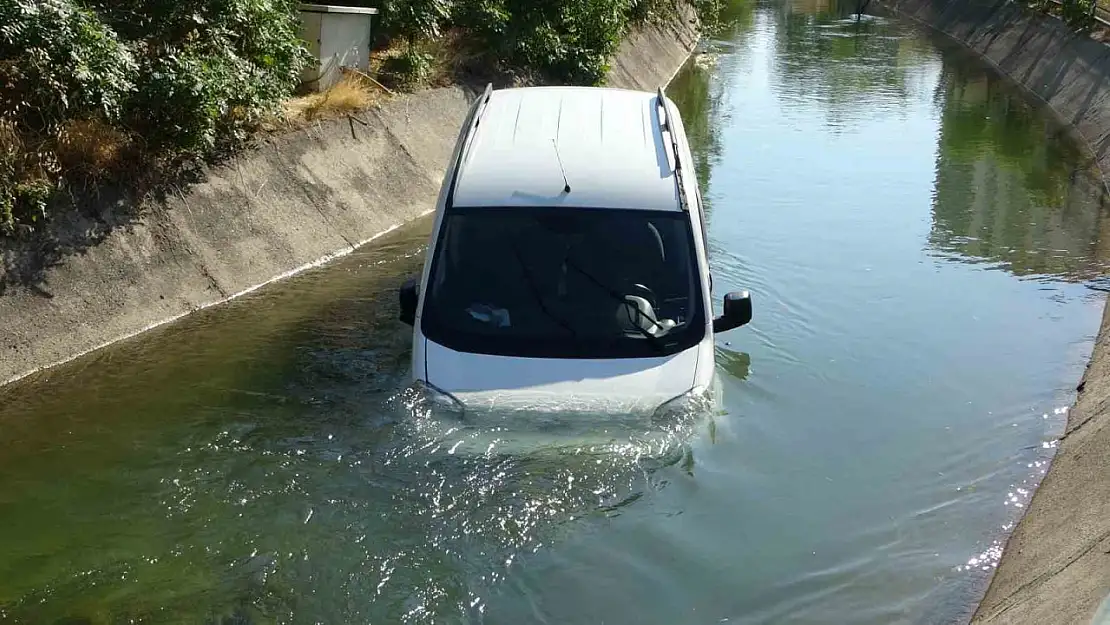 Malatya'da araba  Sulama kanalına uçtu