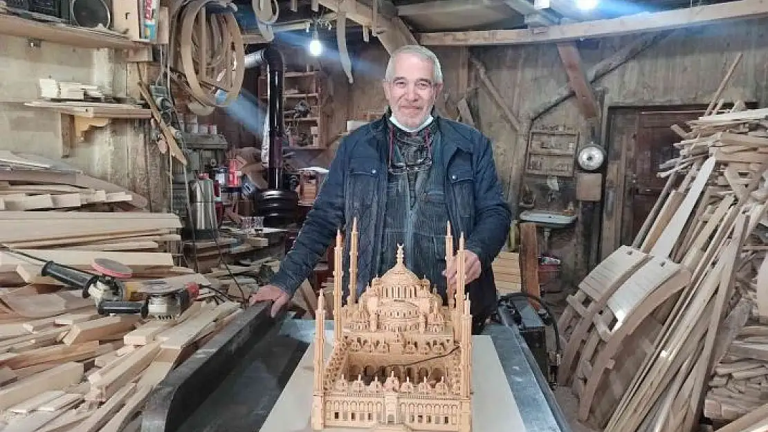 'Sultanahmet Camii´nin ahşap maketini yaptı'