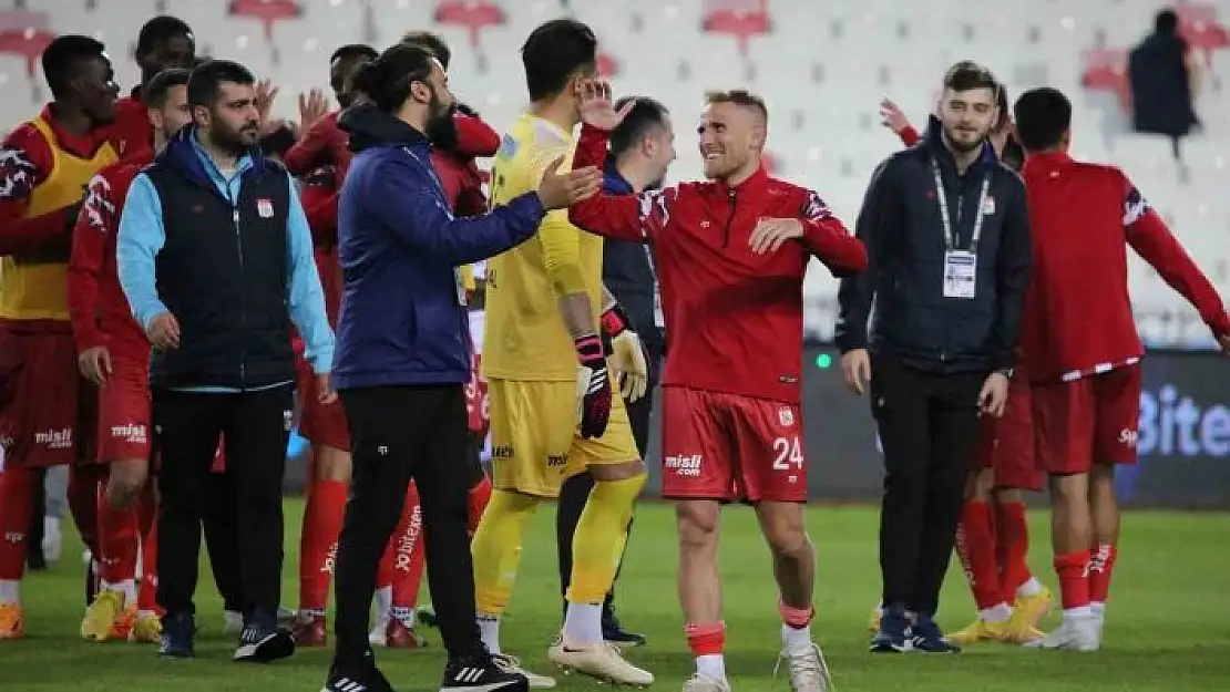 'Süper Lig´de kalmayı garantileyen Sivasspor´da büyük sevinç'